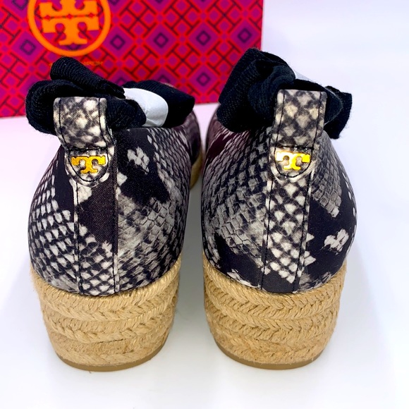 Tory Burch Heather Wedge Espadrille in Printed Satin Roccia Size 7 - Picture 8 of 12